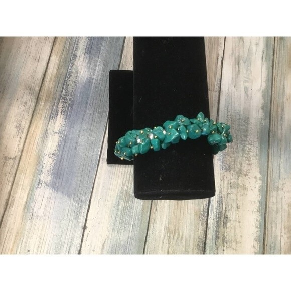 Green Jade chip Stretchy Bracelet - Picture 3 of 3